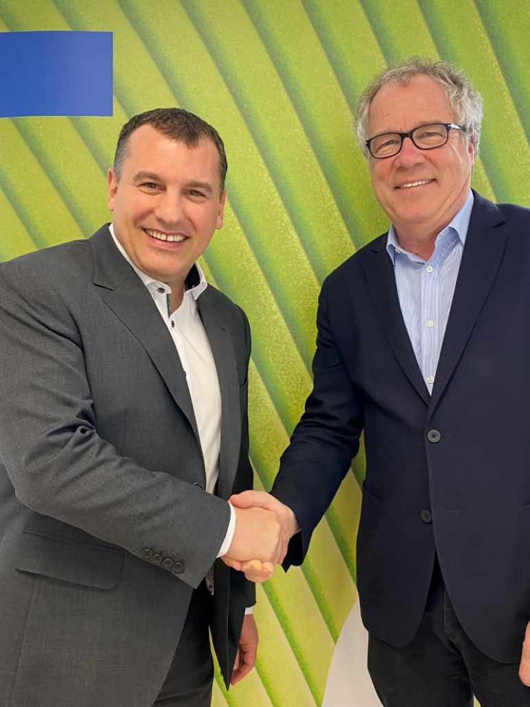Laurent Guérindon (left), the new CEO of Galactic, succeeds founder Frédéric van Gansberghe (right), who will remain as Chairman of the Board.