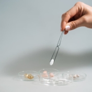 BIOGRUND has integrated Seprify’s cellulose ingredient SilvaAlba™ into ready-made coating systems, offering nutraceutical manufacturers a mineral-free, clean-label alternative to titanium dioxide (E171) and calcium carbonate (E170).